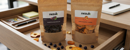 Ofis Çekmecenizin Gizli Kahramanı: Enerji Düşüklüğüne Karşı Kuru Meyveler